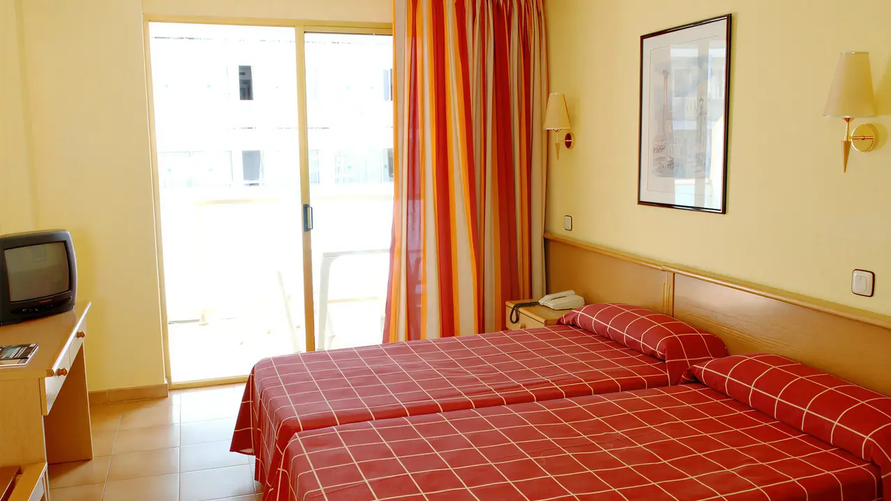Pokój z łóżkami w 4R Salou Park Resort II