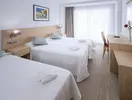 Pokój z łóżkami w hotelu 4R Salou Park Resort II