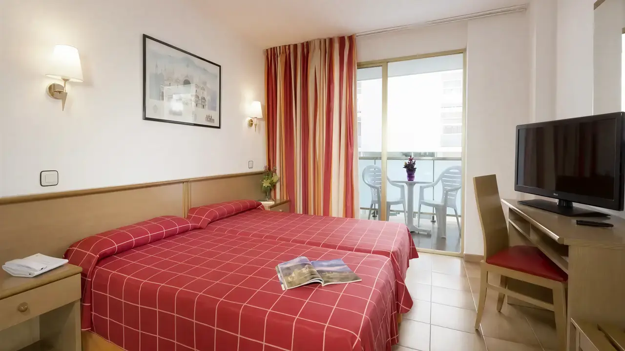 Pokój z łóżkami w hotelu 4R Salou Park Resort II