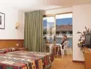 Pokój z widokiem na balkon w 4R Salou Park Resort II