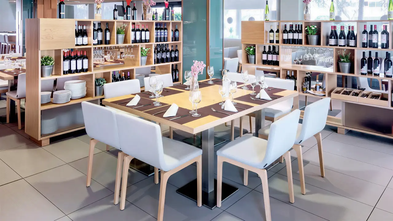Stolik w restauracji w 4R Salou Park Resort II