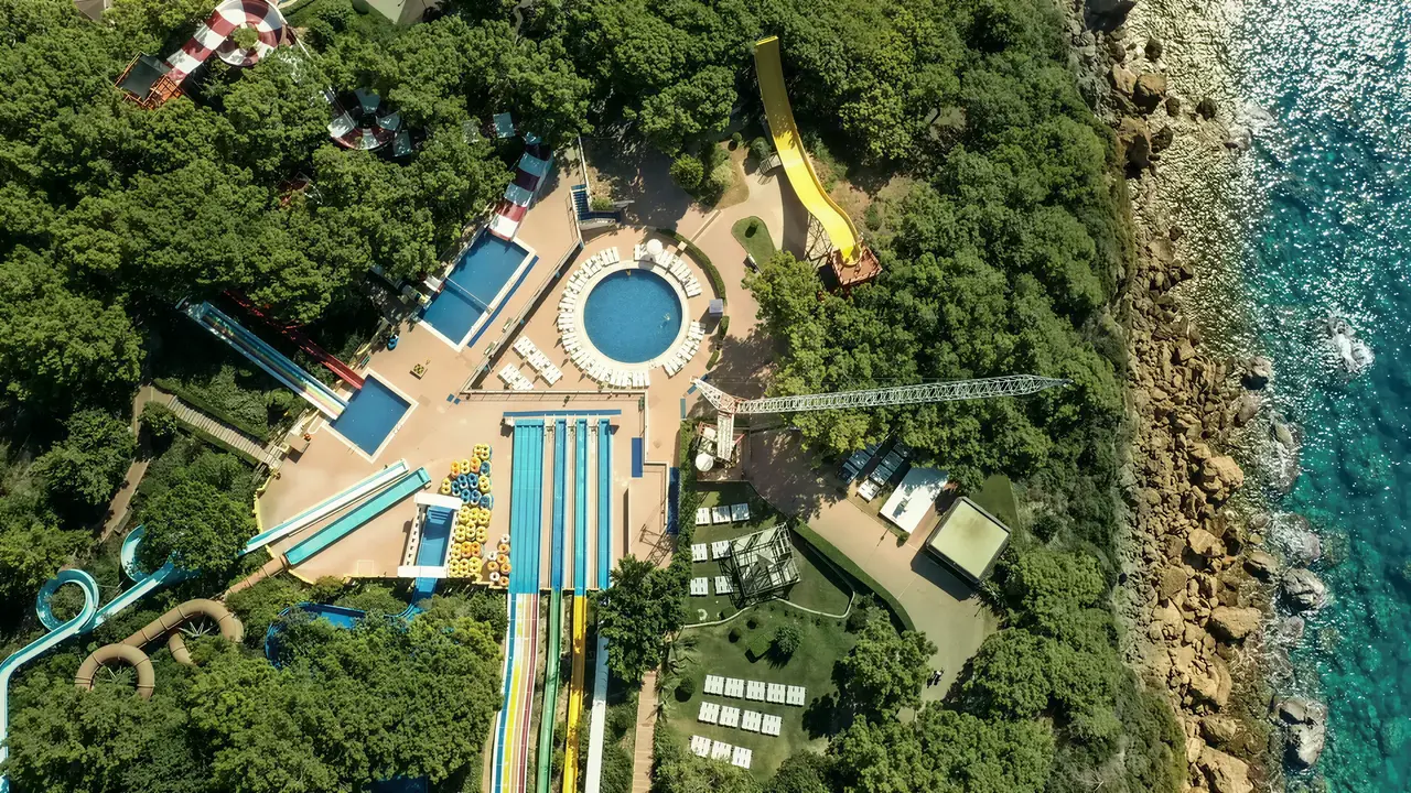 Zjeżdżalnie wodne w kompleksie A Good Life Utopia Family Resort