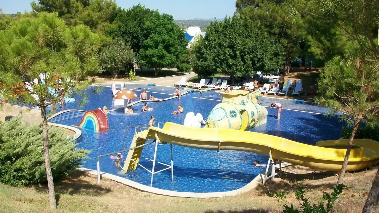 Zjeżdżalnie wodne w A Good Life Utopia Family Resort