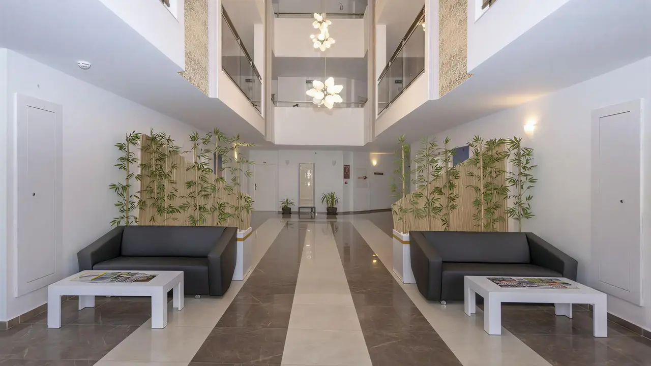 Wnętrze wspólnej strefy wypoczynku w A Hotel Side