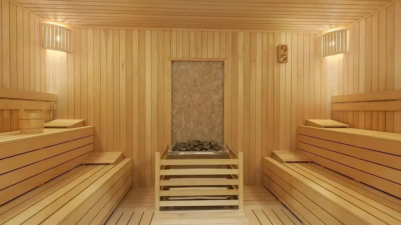Drewniana sauna w hotelu Acapulco Resort (Kyrenia)