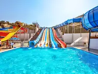 Zjeżdżalnie wodne w Acapulco Resort (Kyrenia)