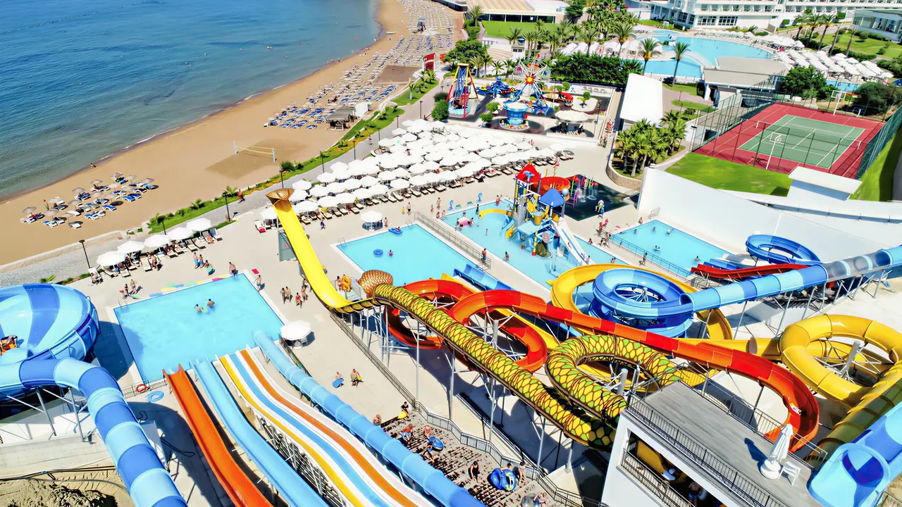 Zjeżdżalnie wodne w hotelu Acapulco Resort (Kyrenia)