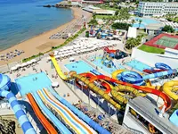Zjeżdżalnie wodne w hotelu Acapulco Resort (Kyrenia)