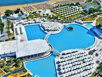 Widok z lotu ptaka na Acapulco Resort (Kyrenia)