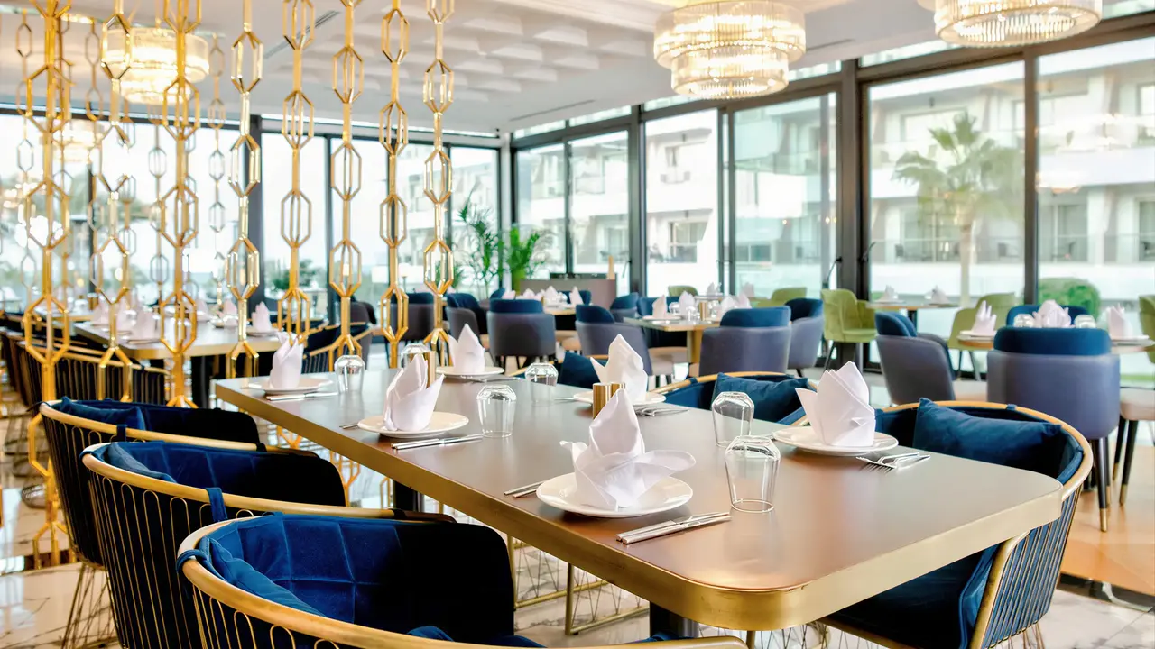 Elegancka restauracja w hotelu Acapulco Resort (Kyrenia)