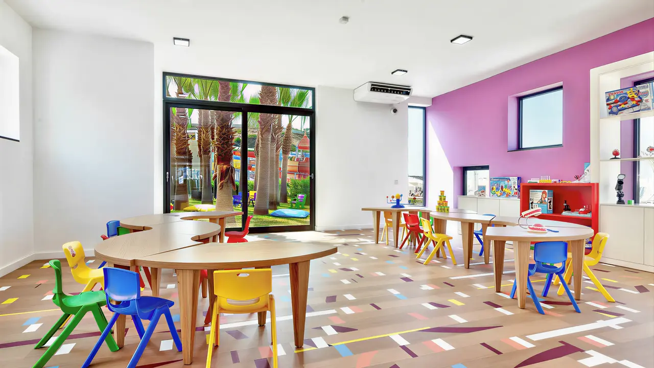 Kolorowa sala zabaw dla dzieci w Acapulco Resort (Kyrenia)