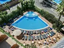 Basen z leżakami w Acapulco
