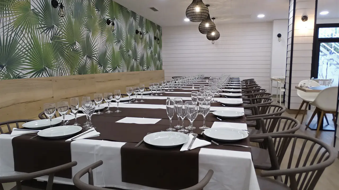 Nakryte stoły w restauracji Acapulco