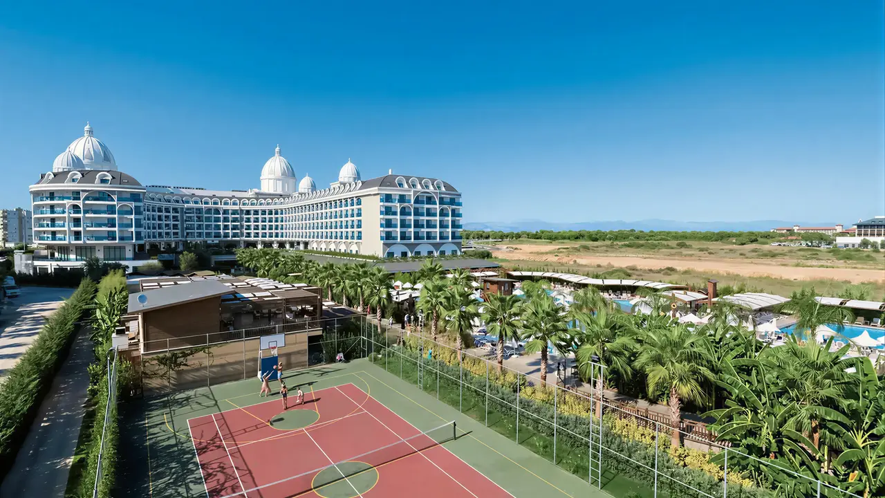 Boisko sportowe przy hotelu Adalya Elite Lara