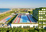 Widok na kompleks hotelowy Adam & Eve
