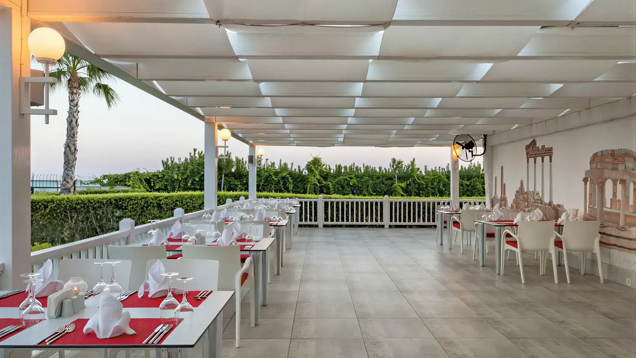 Restauracja na tarasie w Adam & Eve