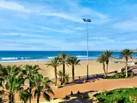 Plaża i palmy przy hotelu Agadir Beach Club