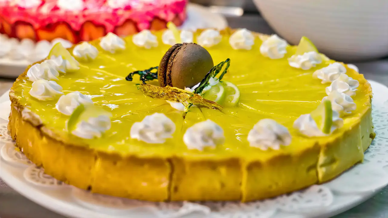 Żółte ciasto w Agadir Beach Club