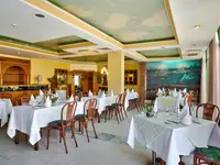 Elegancka restauracja w Agadir Beach Club  z nakrytymi stołami