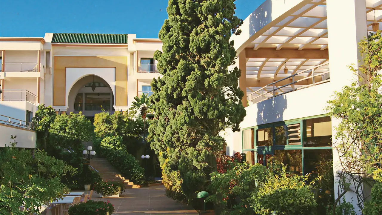 Elewacja i wejście do budynku Agadir Beach Club