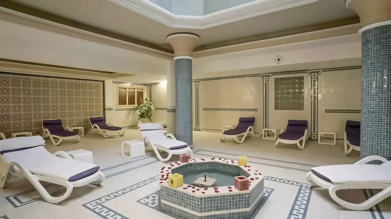 Strefa relaksu z jacuzzi w Agadir Beach Club