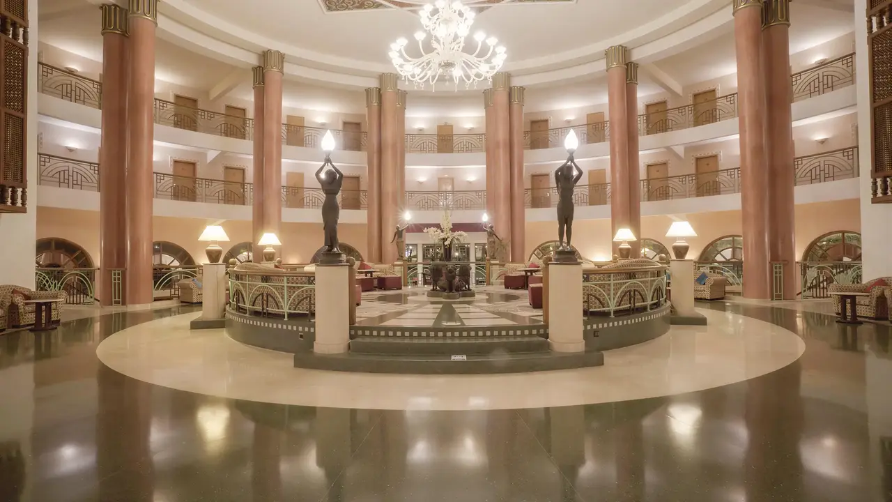 Eleganckie wnętrze lobby w Agadir Beach Club