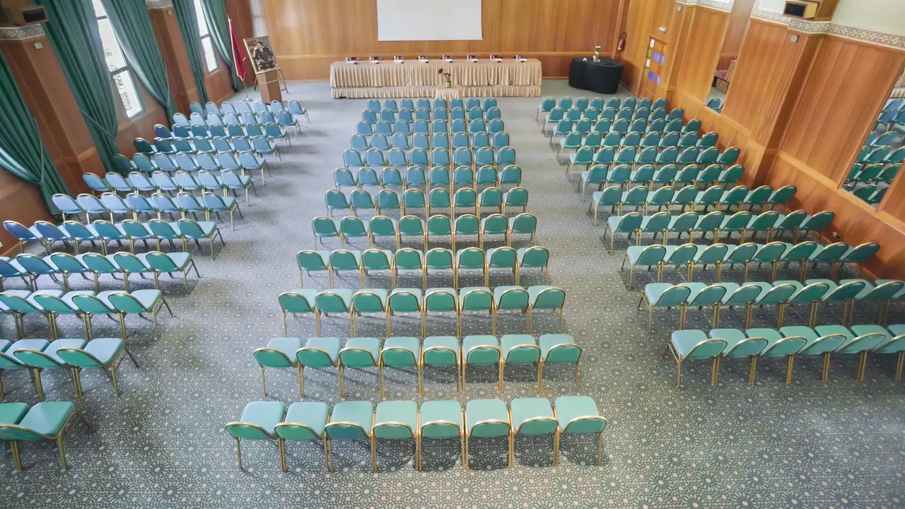 Sala konferencyjna w Agadir Beach Club z rzędami krzeseł