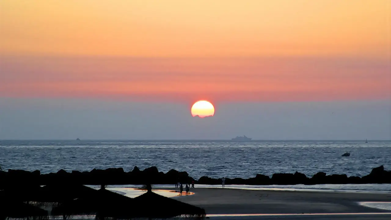 Zachód słońca nad plażą w Agadir Beach Club