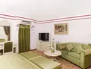 Wnętrze pokoju z kanapą w Agadir Beach Club
