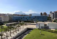 Nowoczesna architektura budynku Agua Azul oraz otoczenie