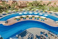 Widok na kompleks i baseny Akassia Swiss Resort