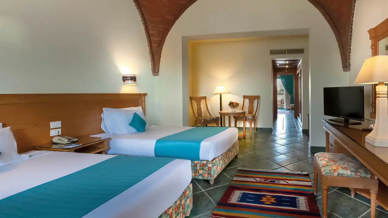 Pokój z łóżkami w hotelu Akassia Swiss Resort