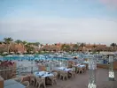Basen i strefa wypoczynku w Akassia Swiss Resort