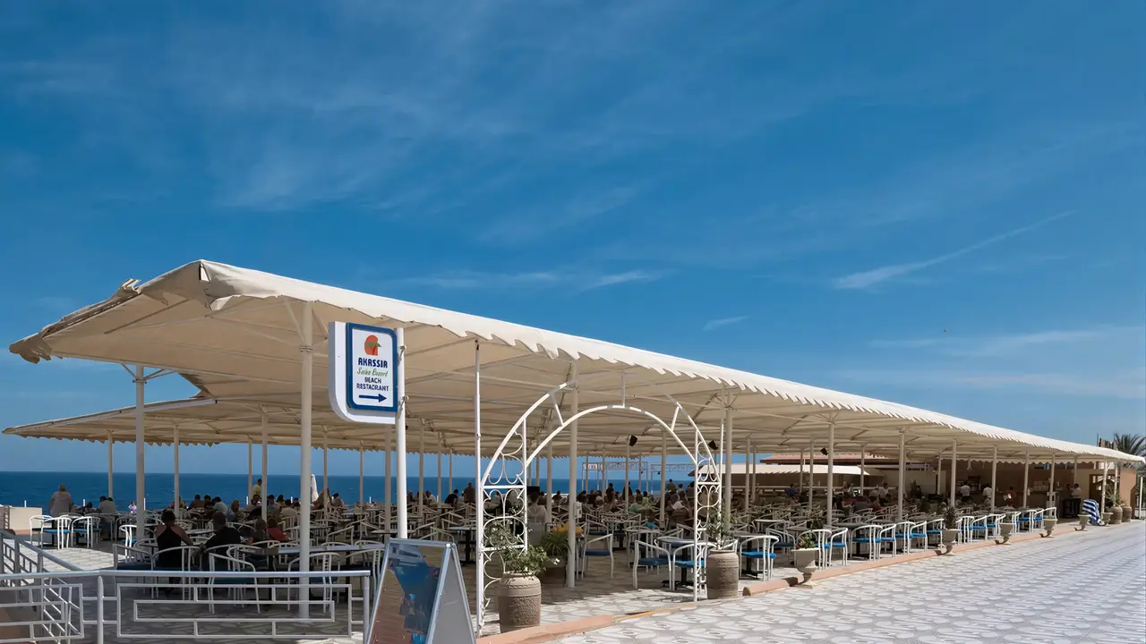 Restauracja na świeżym powietrzu w Akassia Swiss Resort