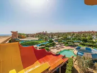 Zjeżdżalnie wodne w kompleksie Akassia Swiss Resort