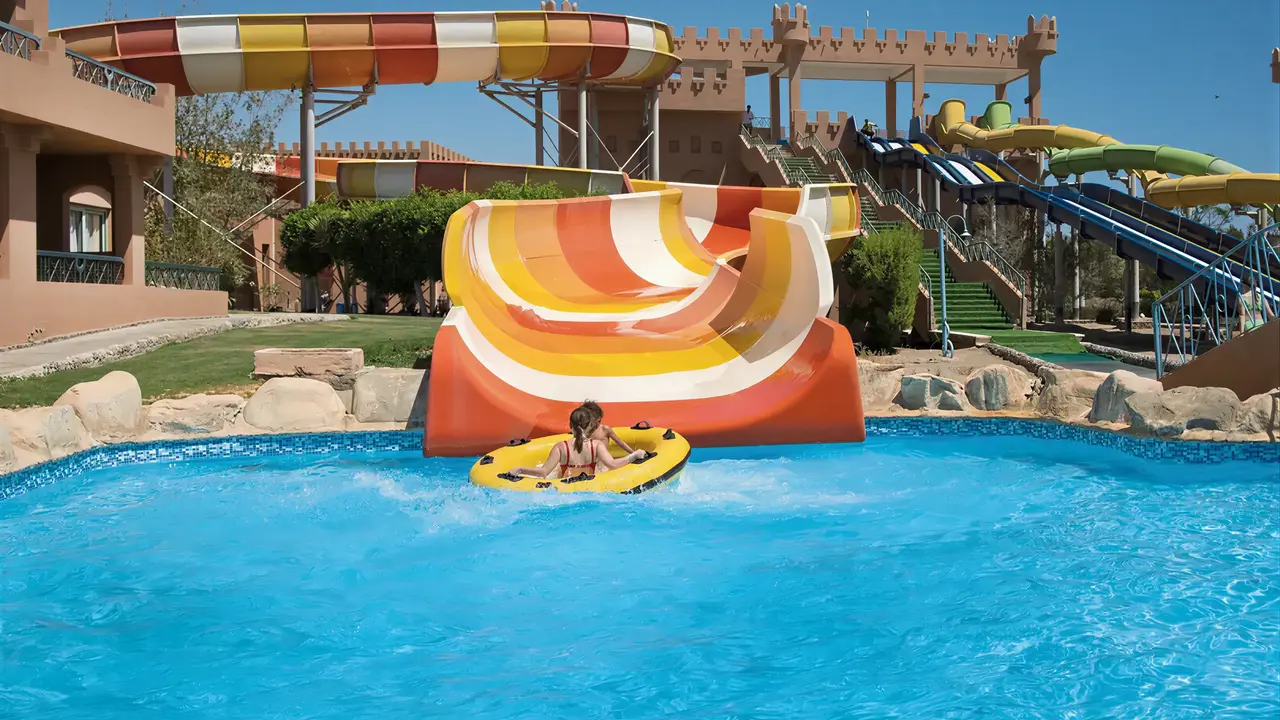 Zjeżdżalnie wodne w Akassia Swiss Resort