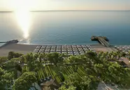 Widok na kompleks Akka Antedon i plażę