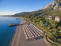 Widok na kompleks Akka Antedon oraz plażę