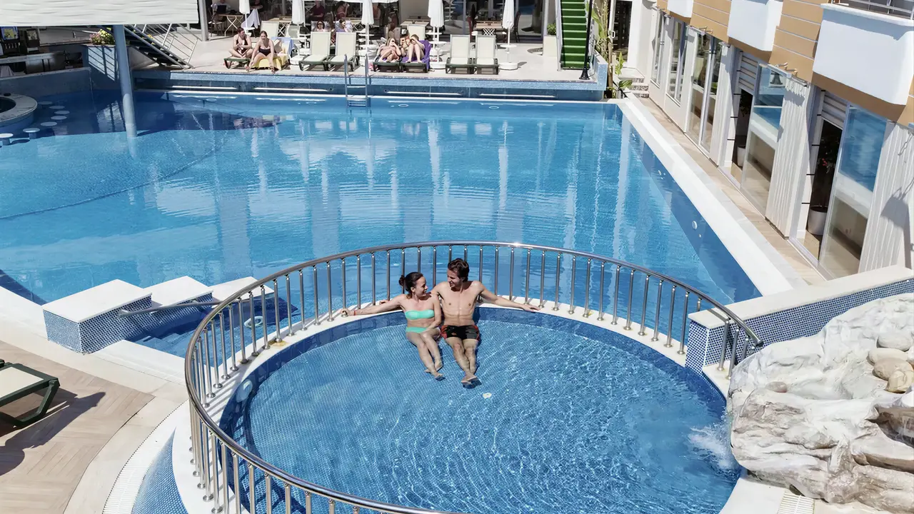 Basen i jacuzzi w obiekcie Alaiye Kleopatra