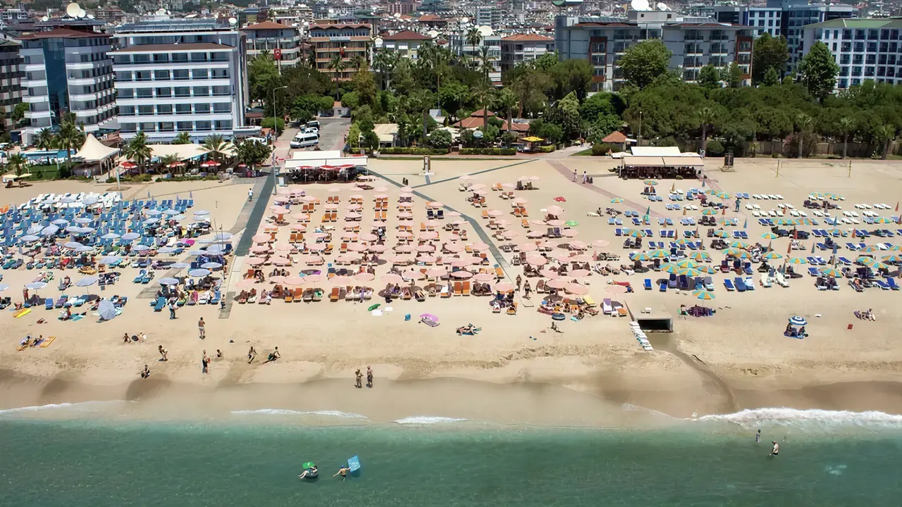 Widok na kompleks Alaiye Kleopatra i plażę