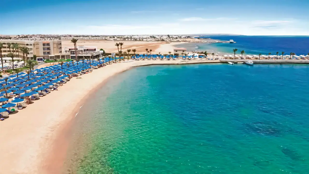 Widok na kompleks Albatros Beach Resort i plażę