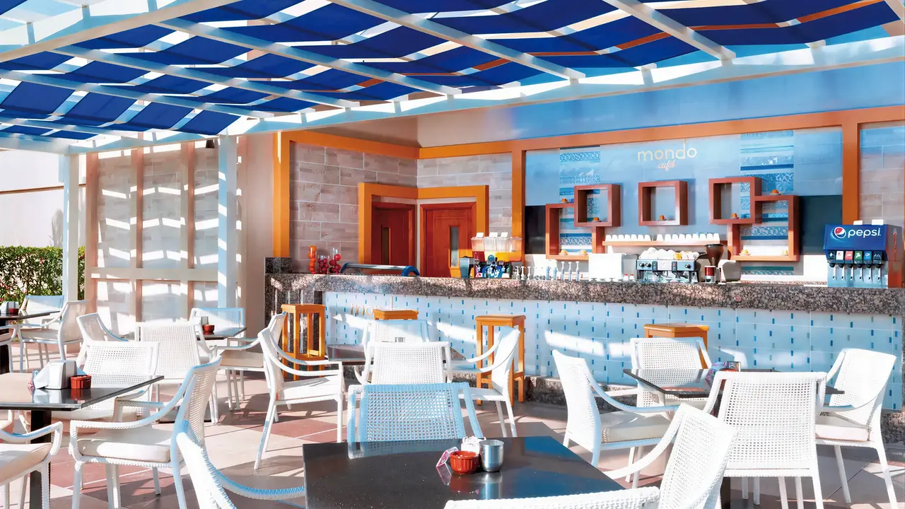 Bar z napojami w hotelu Albatros Beach Resort