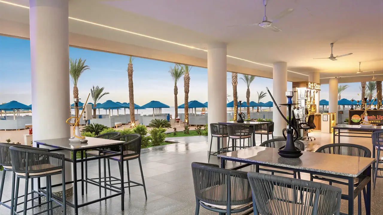 Nowoczesny bar w hotelu Albatros Beach Resort