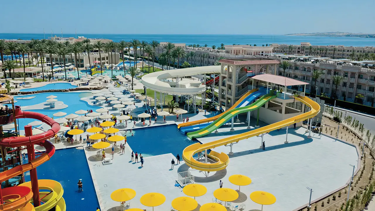 Zjeżdżalnie wodne i baseny w Albatros Beach Resort