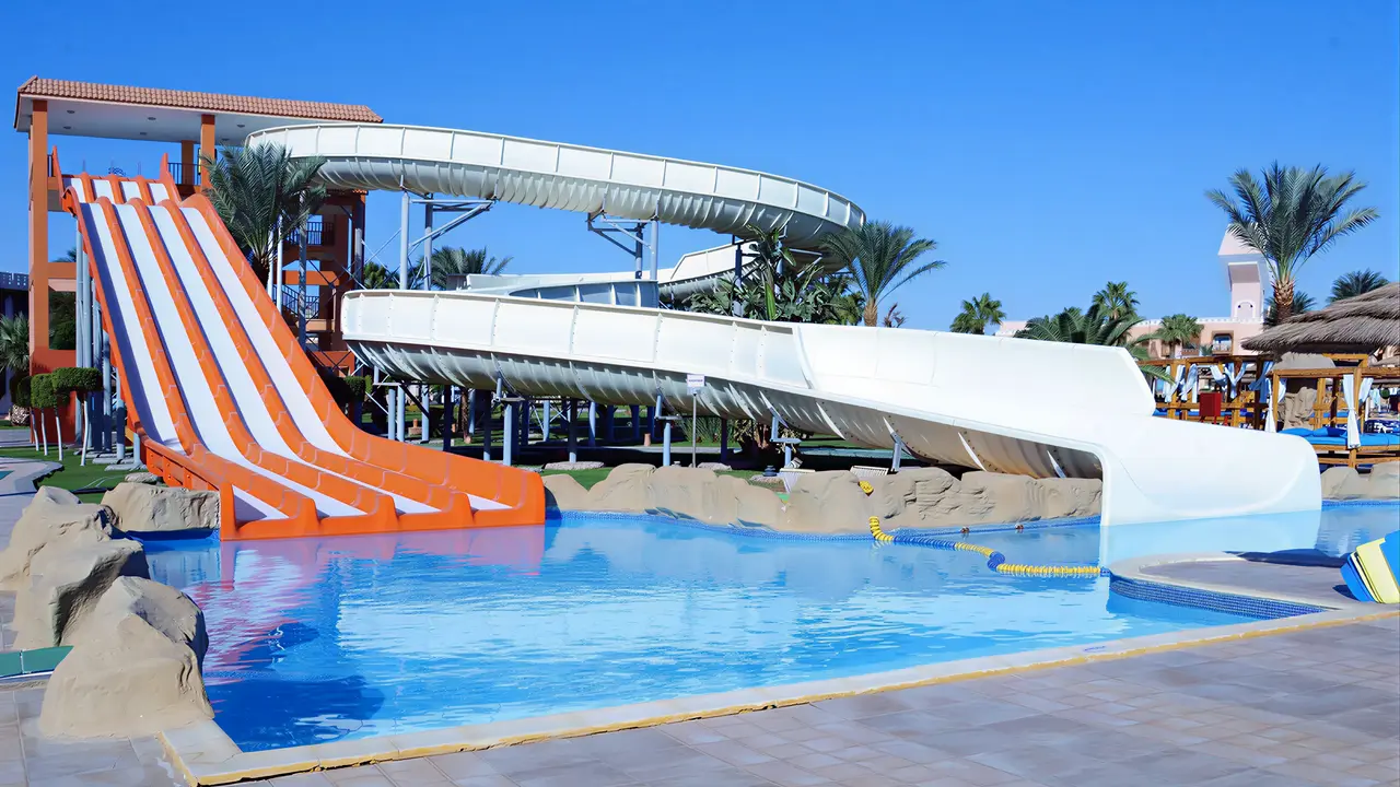 Zjeżdżalnie wodne w hotelu Albatros Beach Resort