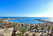 Panoramiczny widok na kompleks Albatros Beach Resort i plażę