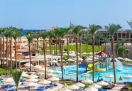 Widok na kompleks wypoczynkowy Albatros Beach Resort z basenami