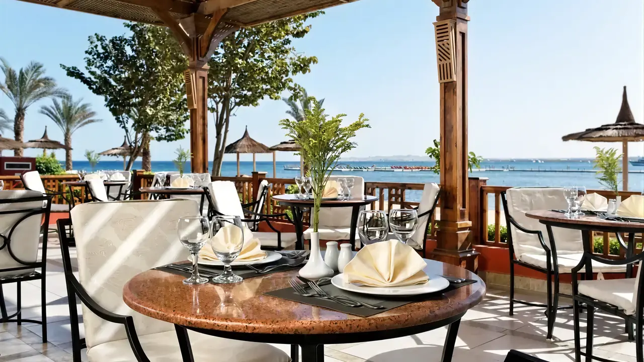 Restauracja w Albatros Beach Resort z widokiem na morze