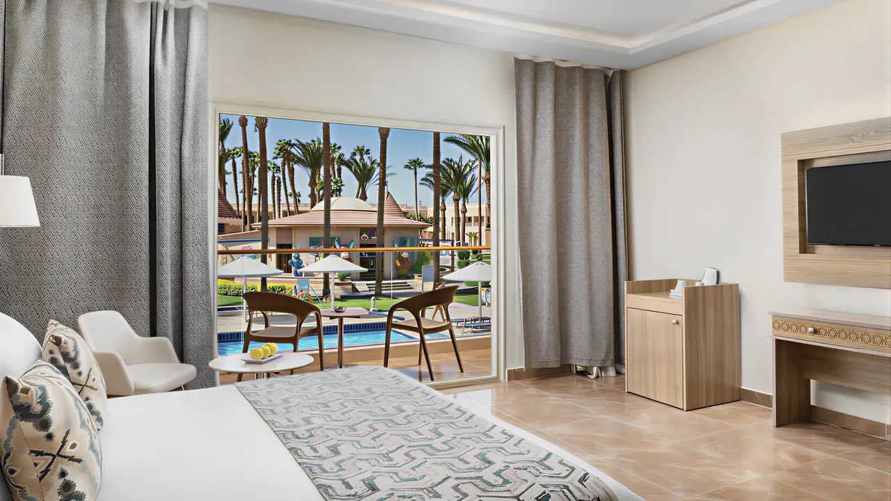 Pokój z widokiem na basen w Albatros Beach Resort