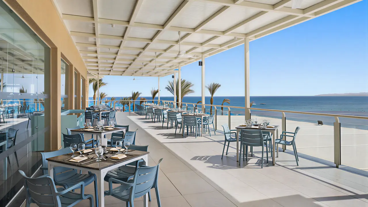 Restauracja w Albatros Beach Resort z widokiem na morze